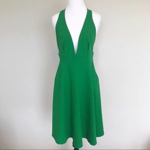 Lulu’s emerald green dress